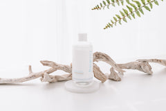 Le Calming Tea Tree Cinnamon Hyaluronic Acid Toner